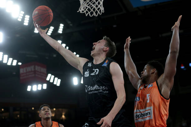 两支球队在 两支球队在