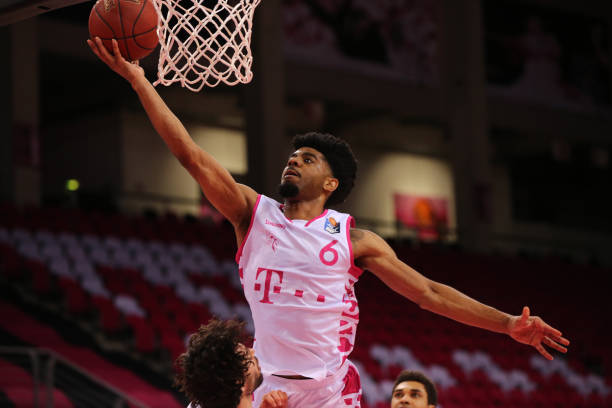 众多球员通 众多球员通