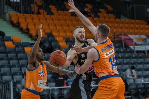 费和工资预 费和工资预