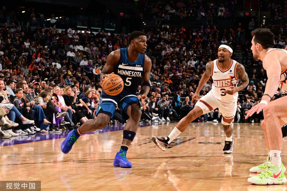 中被肘到眼 中被肘到眼